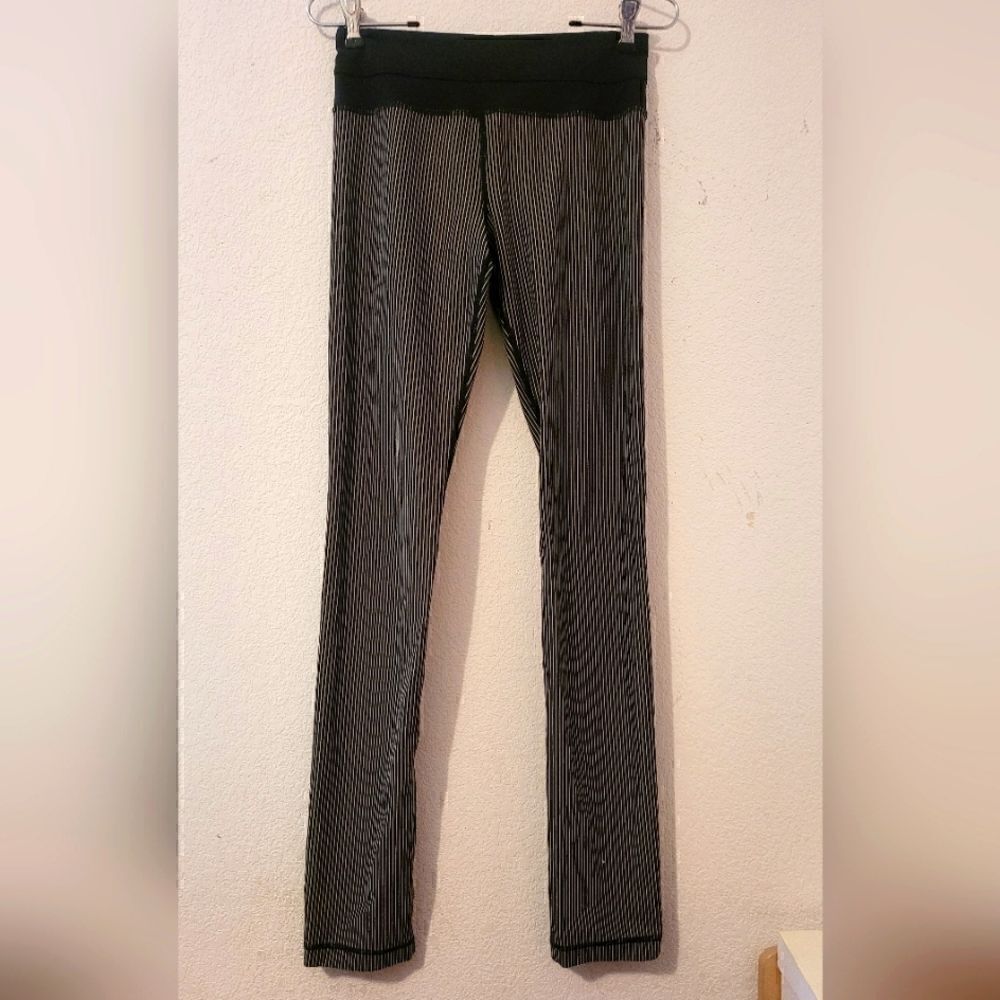 Lululemon Athletica skinny grove pant size 4 women SALE!